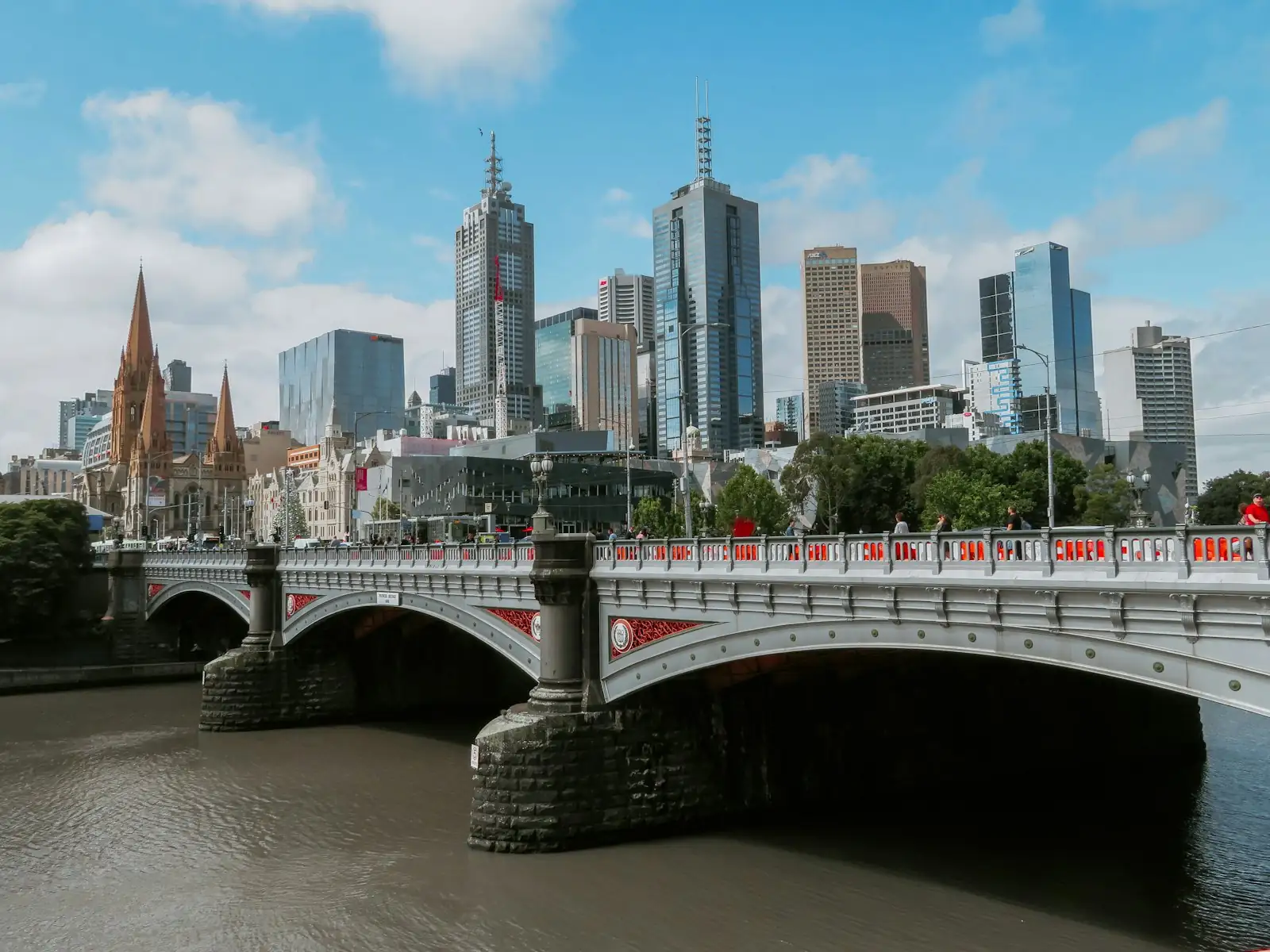 Princes Bridge and the Melbourne skyline over the Yarra